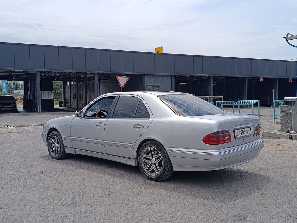 Mercedes-Benz E-Class: 2001 г., 3.2 л, Автомат, Газ, Седан: фото 6