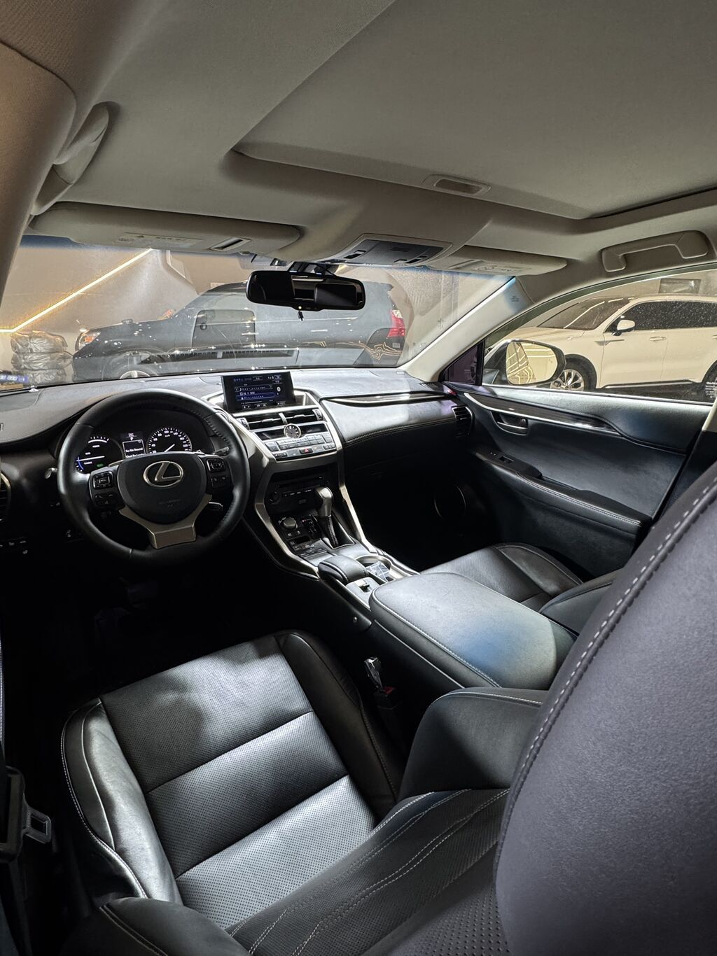 Lexus NX: 2017 г., 2.5 л, Вариатор, Гибрид, Кроссовер: фото 8