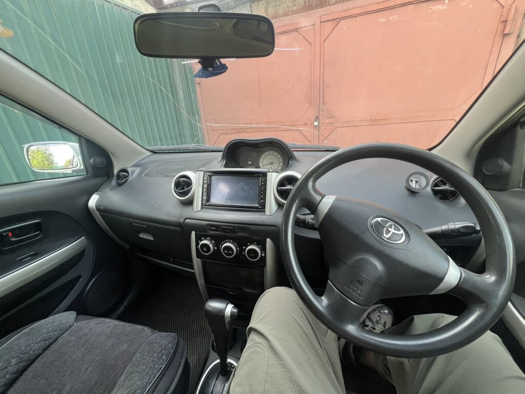 Toyota Ist: 2003 г., 1.5 л, Автомат, Хэтчбэк — фото 4