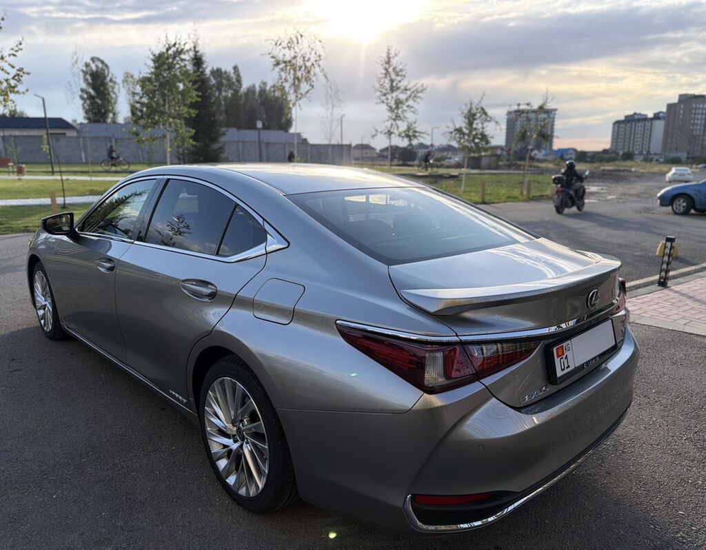 Lexus ES: 2019 г., 2.5 л, Автомат, Гибрид, Седан — фото 8