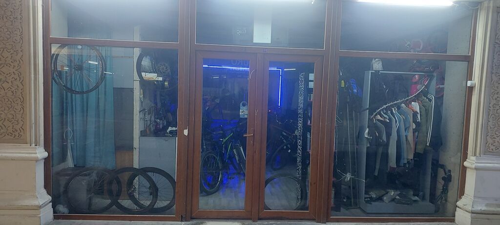 Amay ticarət metkezinde 80 m² kupçalı obyekt.həm çolə həm də içərirə