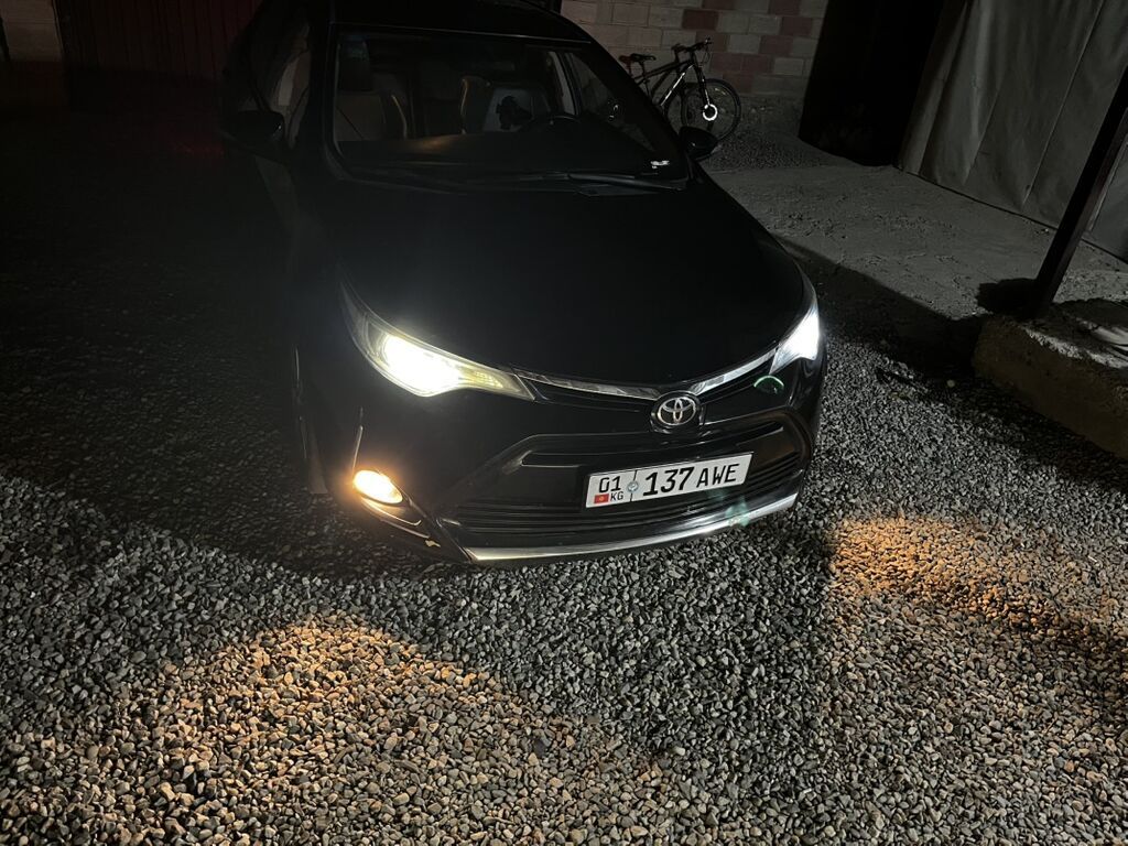 Toyota Corolla: 2018 г., 1.3 л, Автомат, Бензин, Седан: фото 2
