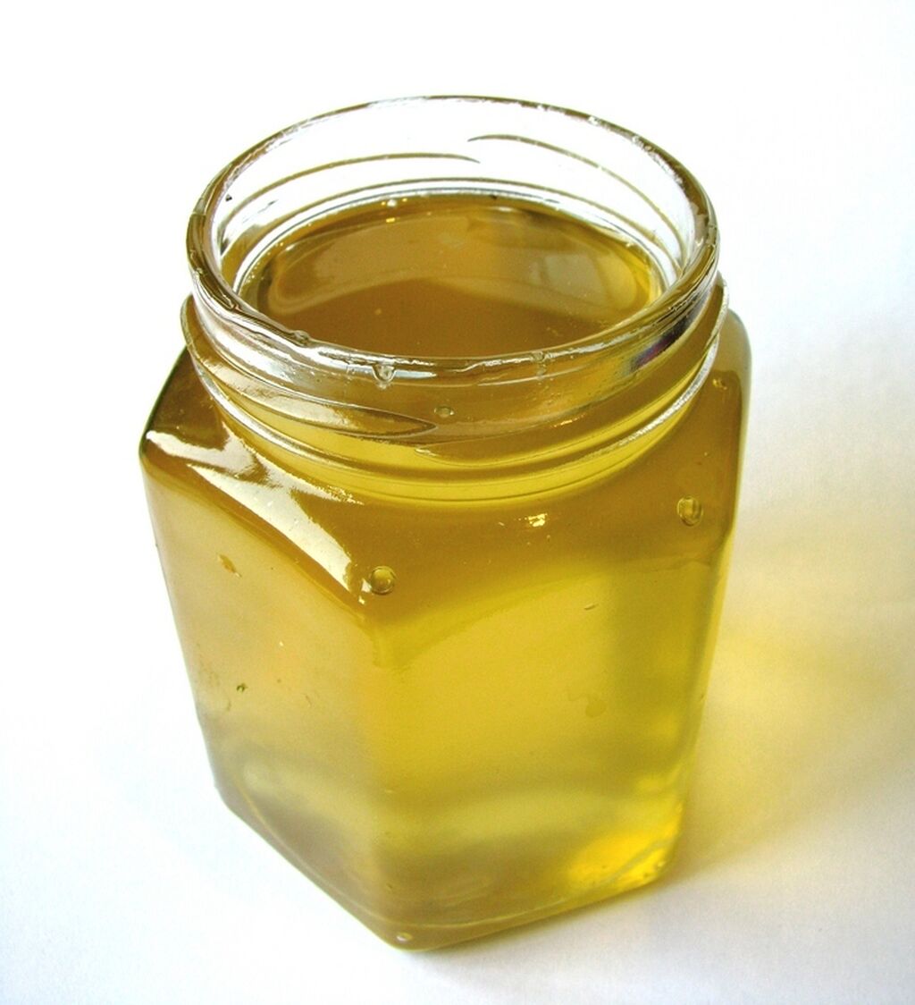 мелкозернистый мед. мед белый донник. светлый цвет меда. цвет меда. светлый цвет меда.