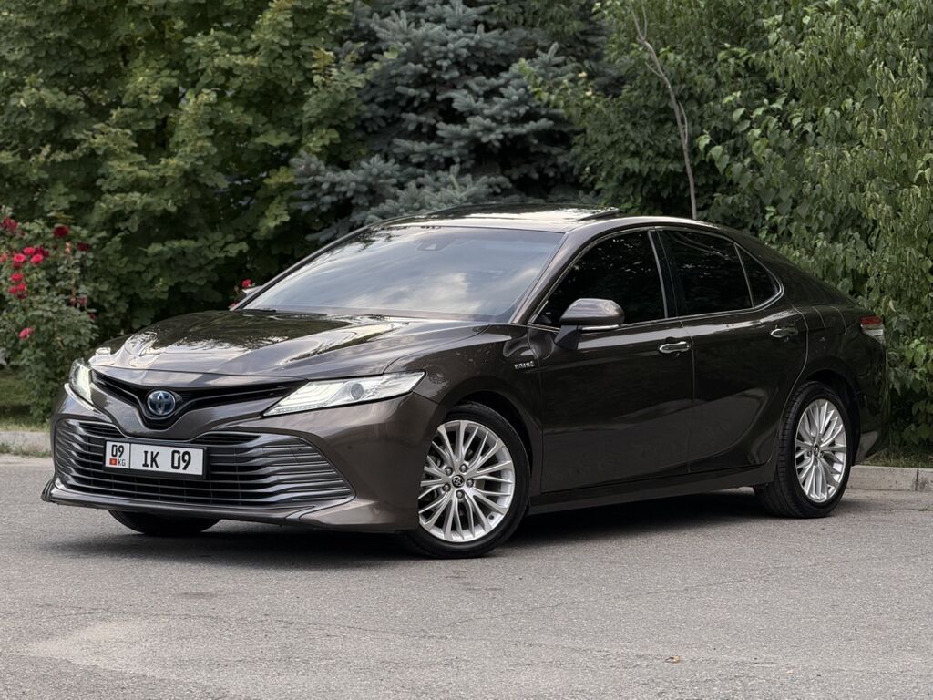 Toyota Camry: 2019 г., 2.5 л, Вариатор, Гибрид, Седан: фото 2