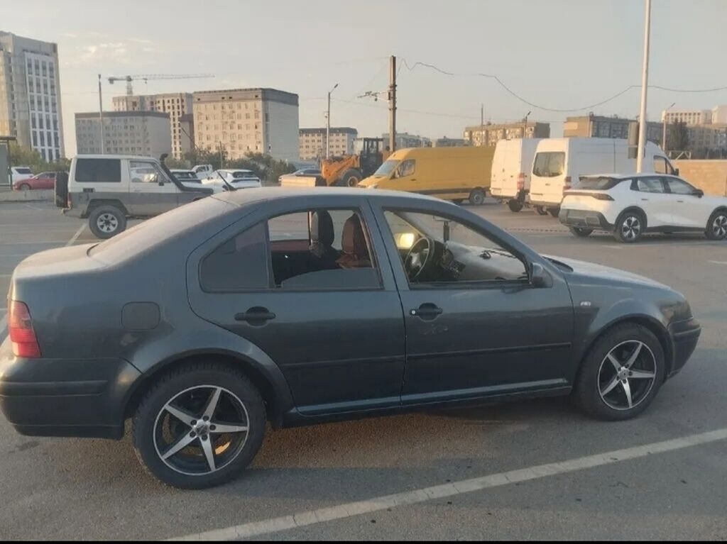 Volkswagen Bora: 2001 г., 1.6 л, Механика, Бензин, Седан: фото 4