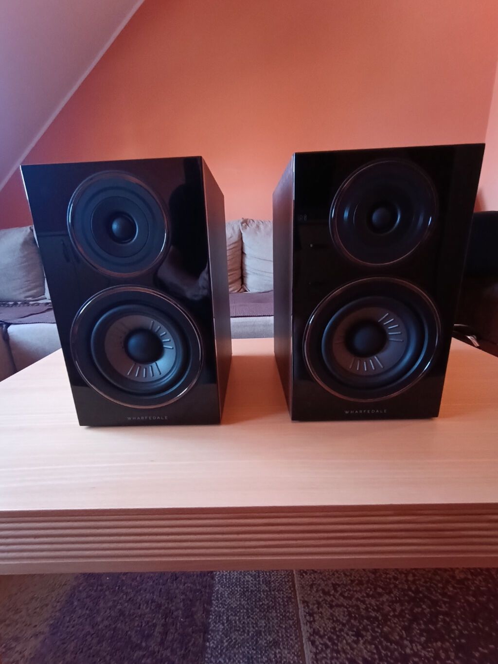 Zvučnici i stereo sistemi: Wharfedale Diamond 12.2 je dvosistemski zvučnik za policu (bookshelf)