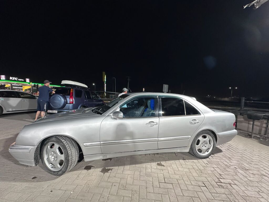Mercedes-Benz E-Class: 2001 г., 2.8 л, Автомат, Бензин, Седан: фото 2