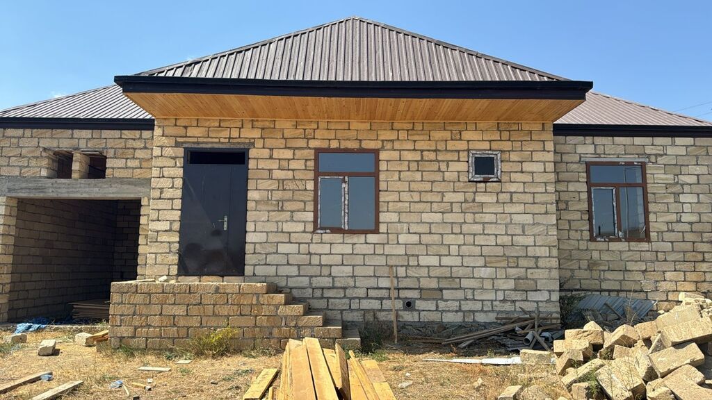 5 otaqlı, 210 kv. m, Təmirsiz