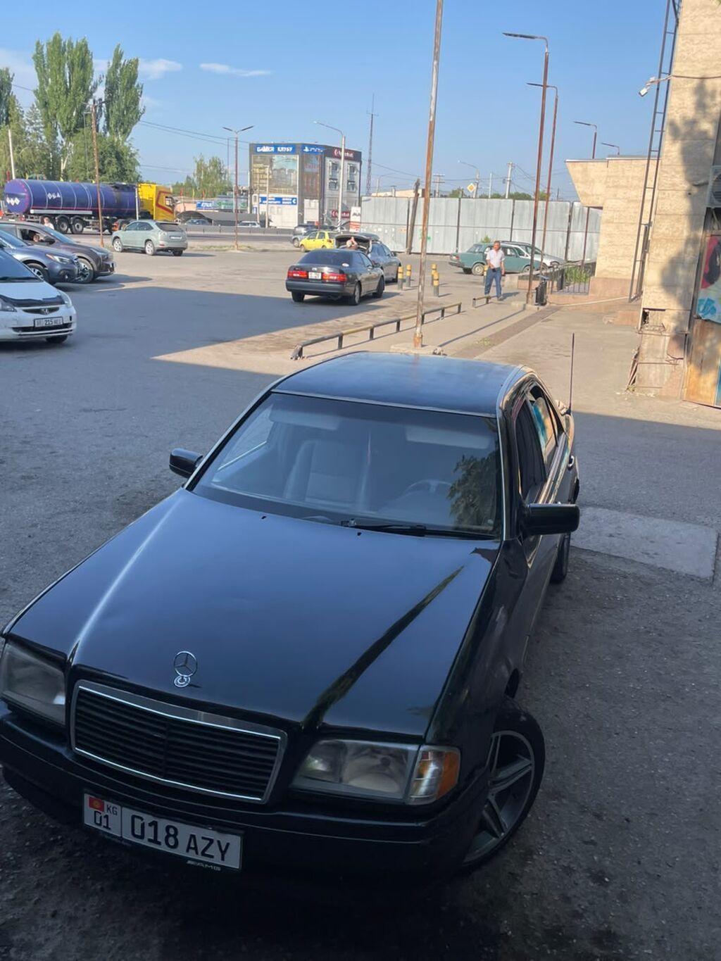 Mercedes-Benz 220: 1994 г., 2 л, Механика, Газ, Седан: фото 4