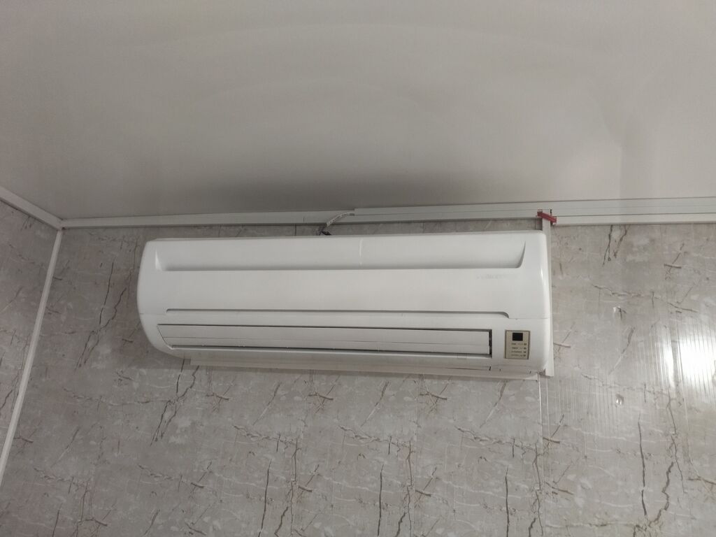 Xırdalanda, yaşayış binasının yarımzirzəmi səviyyəsində yerləşən kiçik