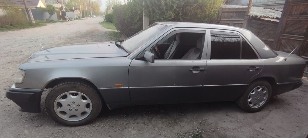 Mercedes-Benz W124: 1992 г., 2.3 л, Механика, Бензин, Седан: фото 7