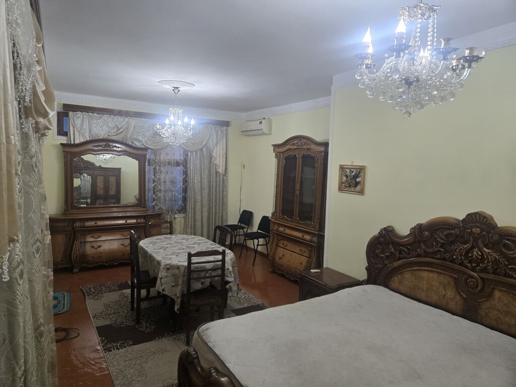 2 mərtəbəli həyət evi - Plan: 2 səviyyə, küçəyə ayrıca giriş -