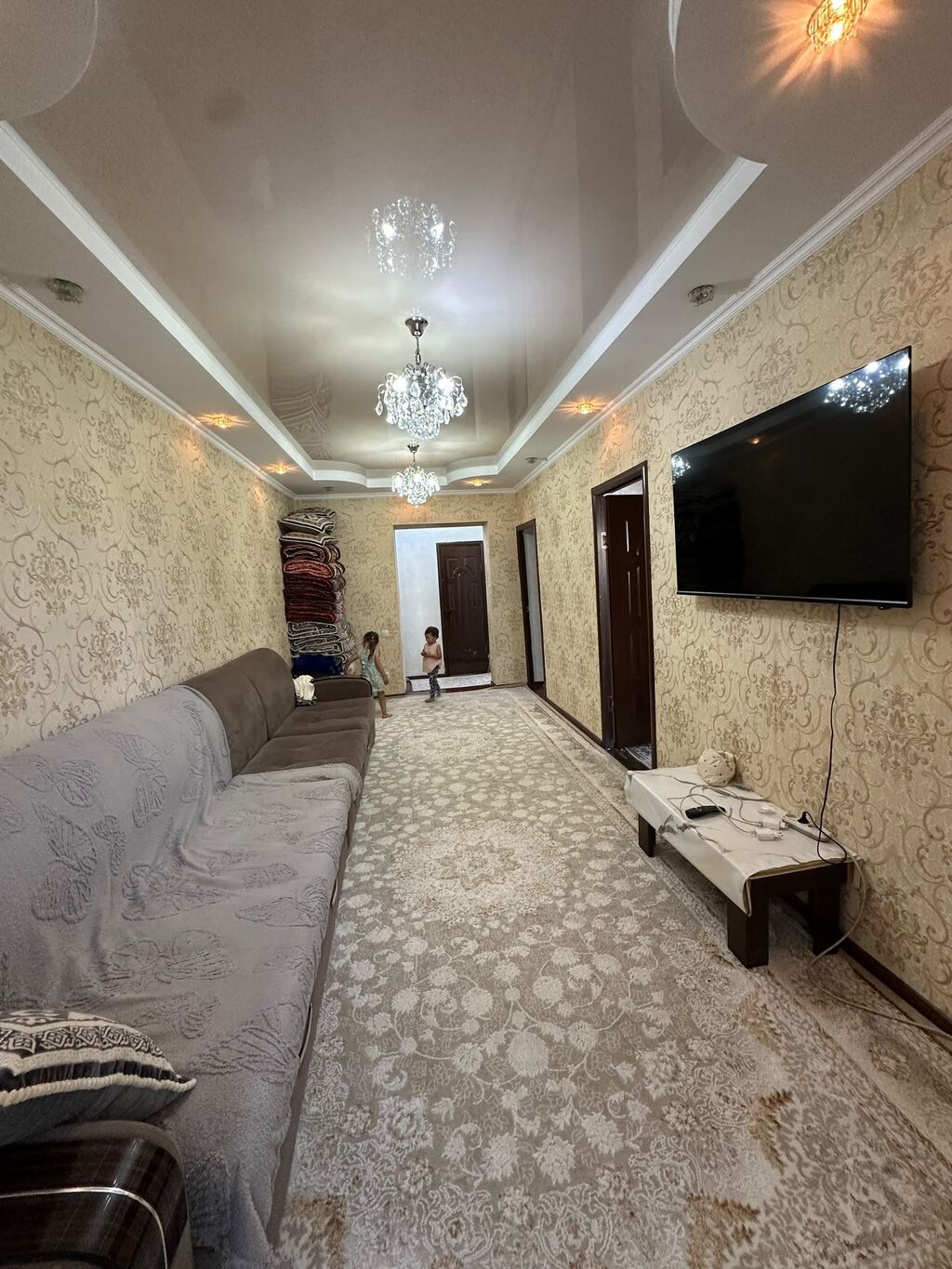 2 кабаттуу үйдүн 1-кабатында жайгашкан квартира сатылат. Өзүнүн 2: фото 2