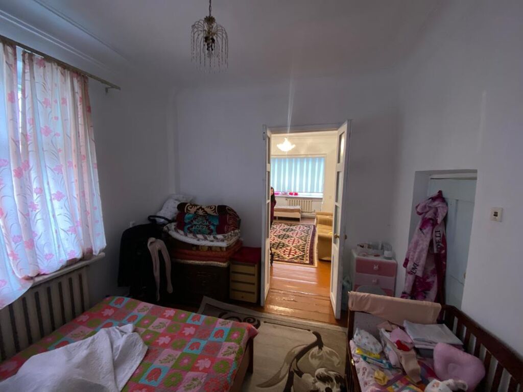2 комнаты, 47 м², Азия Молл Сталинка, 1 этаж, Старый ремонт: фото 2