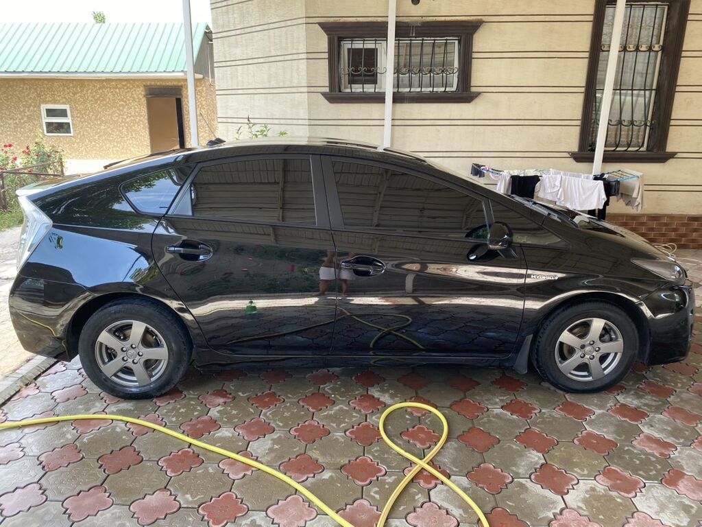Toyota Prius: 2011 г., 1.8 л, Вариатор, Гибрид, Хэтчбэк: фото 2
