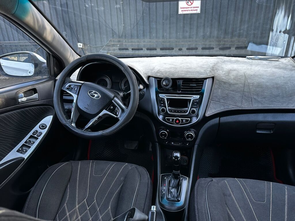 Hyundai Solaris — интерьер и оснащение год 2016 обём 1,6 - Рулевое: фото 1