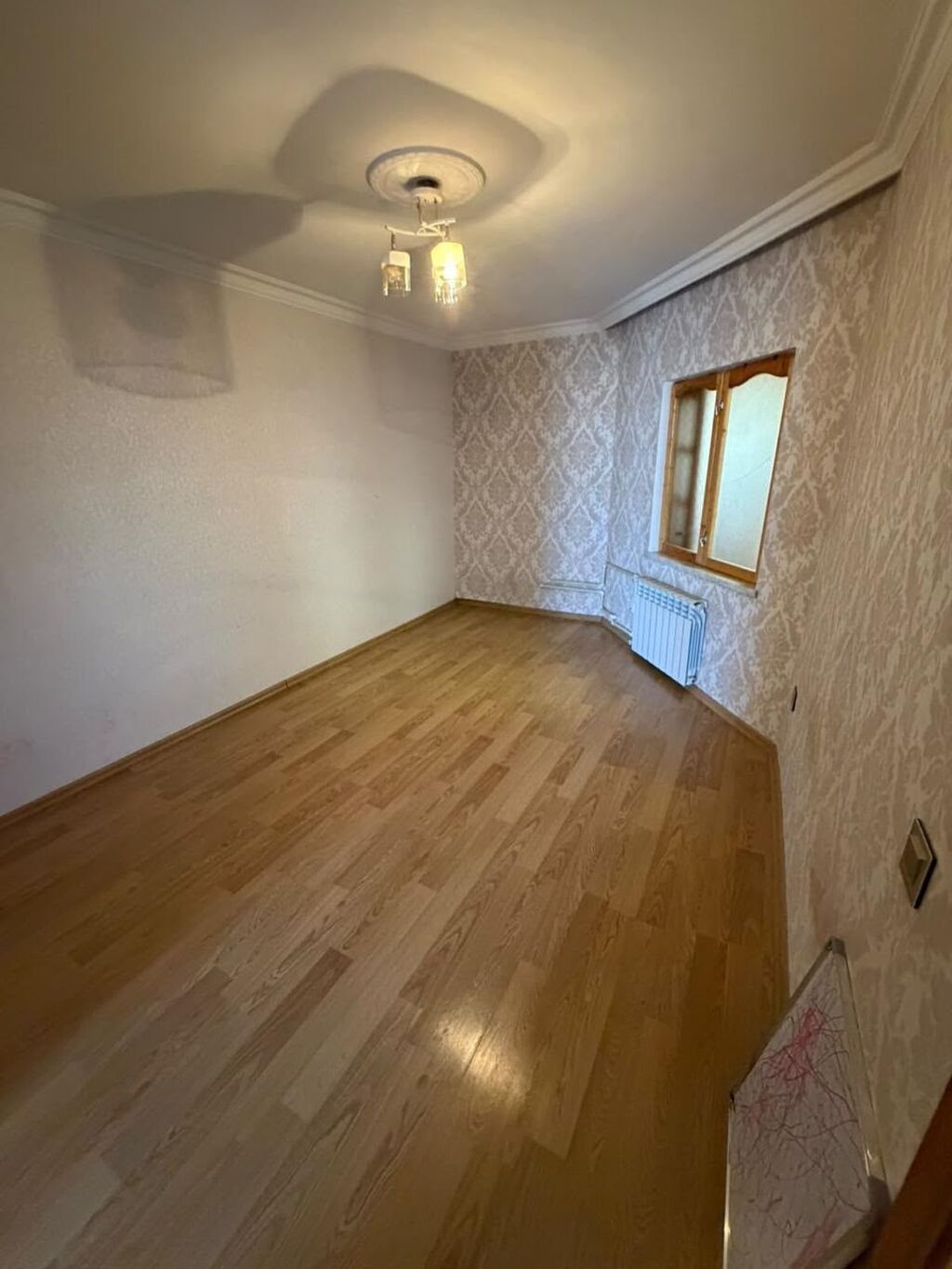 📍 Bakixanov qəsəbəsi, Razin stansiyasına yaxın 🔹 Sahə: 76 m² 🔹 Otaq