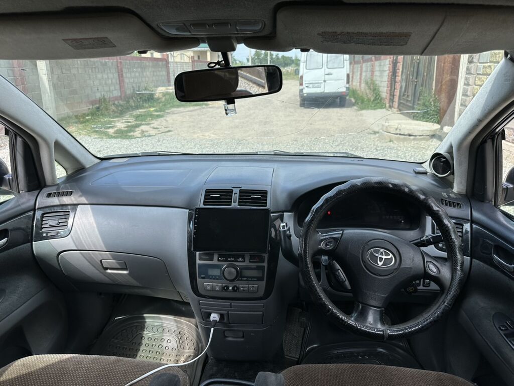 Toyota Ipsum: 2002 г., 2.4 л, Автомат, Газ, Минивэн — фото 6