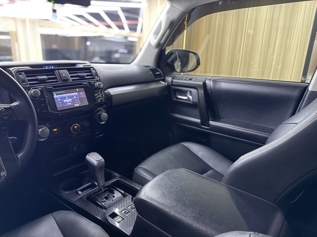Toyota 4Runner: 2018 г., 4 л, Автомат, Газ, Внедорожник: фото 7