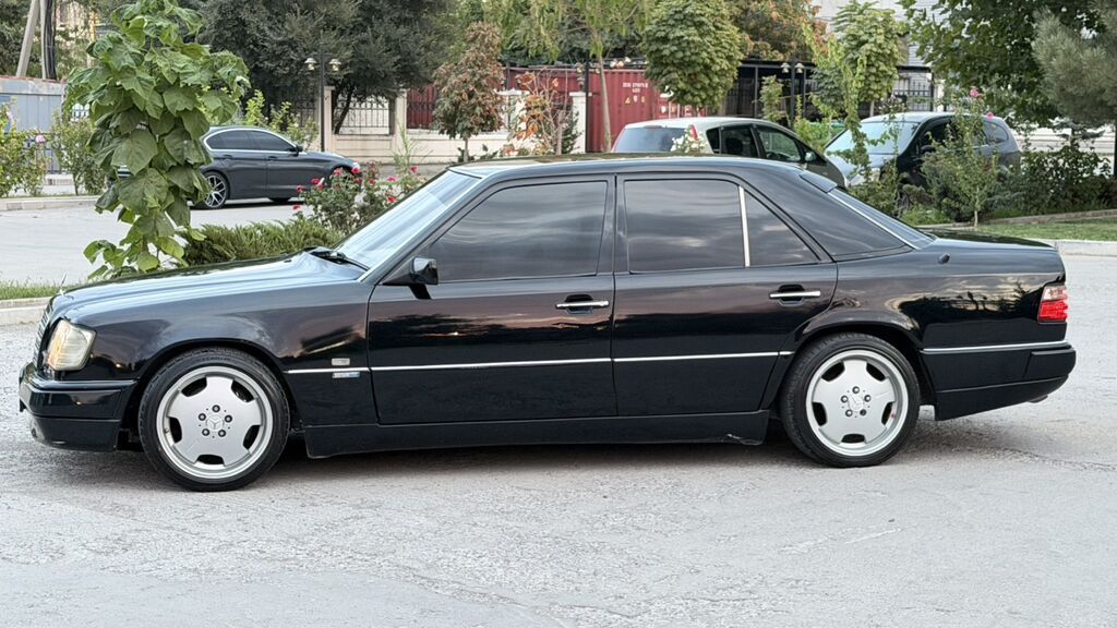 Mercedes-Benz W124: 1994 г., 3.2 л, Механика, Бензин, Седан: фото 3
