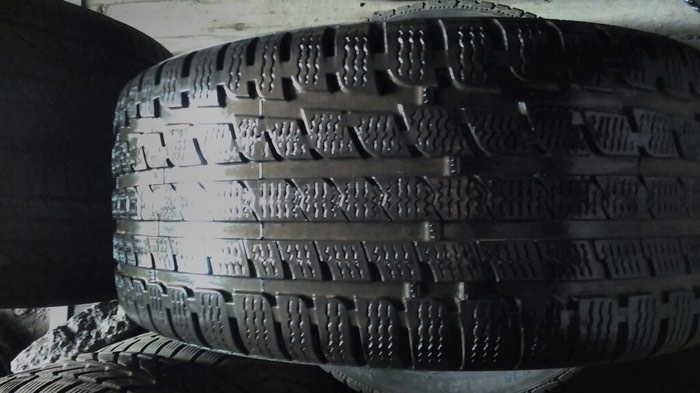 Шины и диски: 245/45/18-2шт. 4000 сом. на lalafo.kg 245/45/18-2шт. 4000 сом. в Бишкек