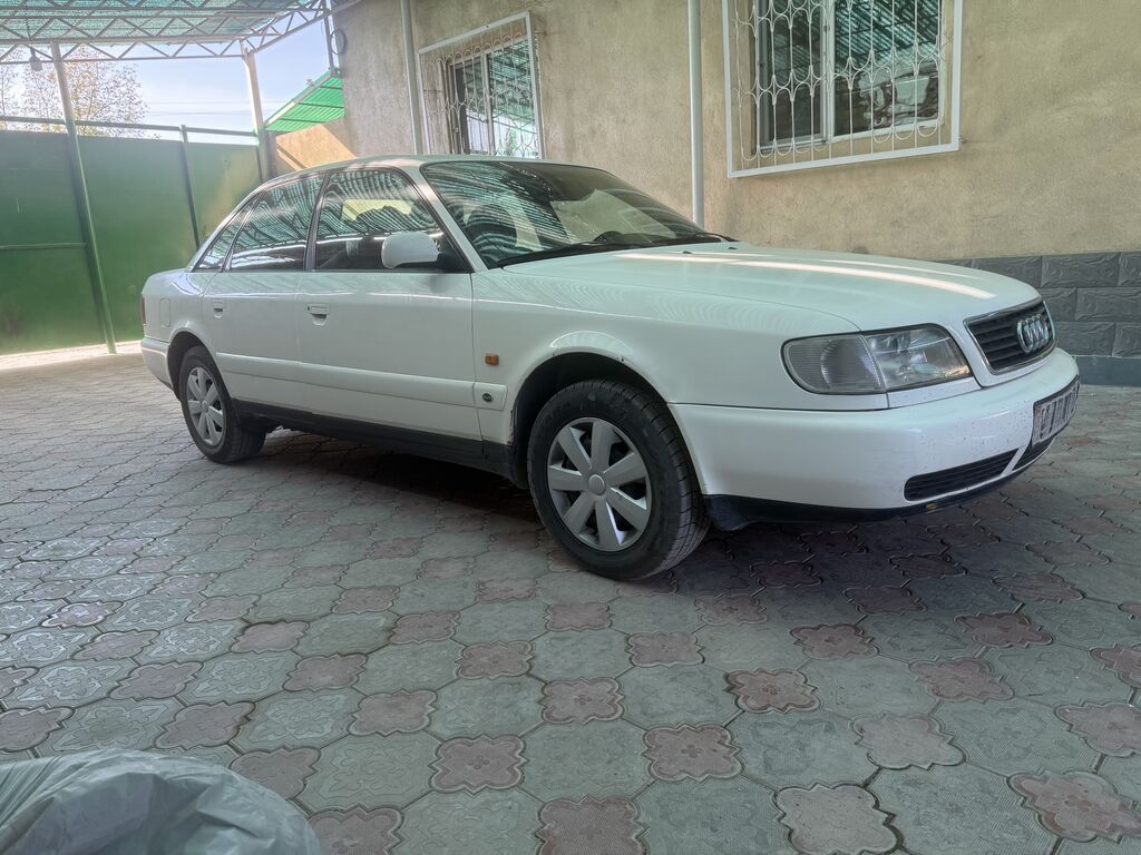 Audi 100: 1993 г., 2 л, Механика, Бензин, Седан: фото 2