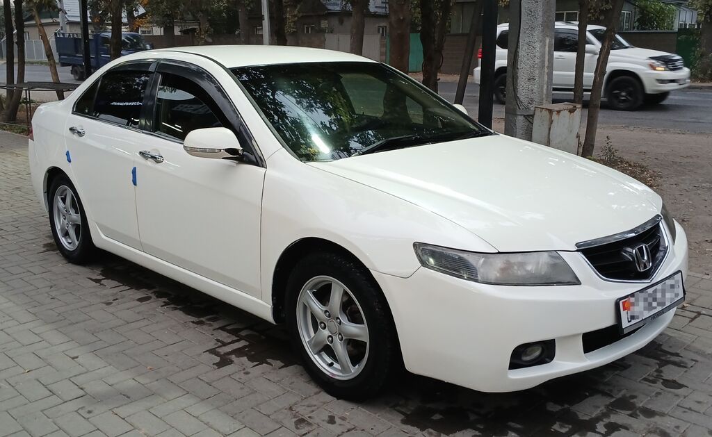 Honda Accord: 2004 г., 2 л, Автомат, Бензин, Седан: фото 2
