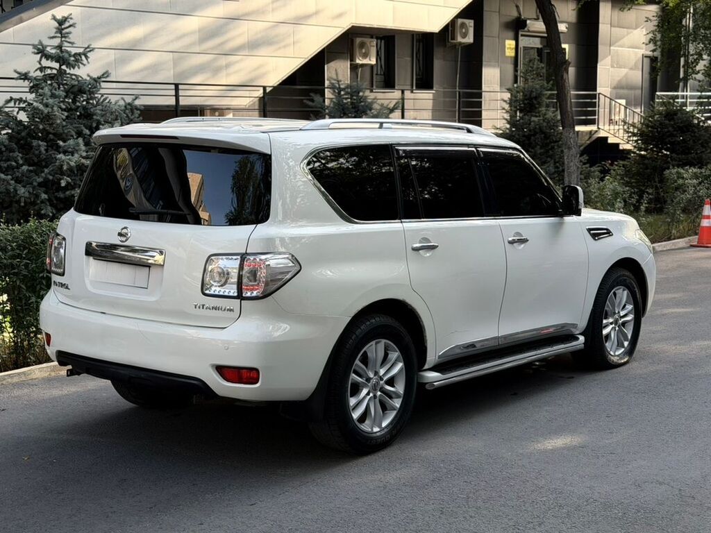 Nissan Patrol: 2014 г., 3 л, Автомат, Бензин, Внедорожник — фото 2