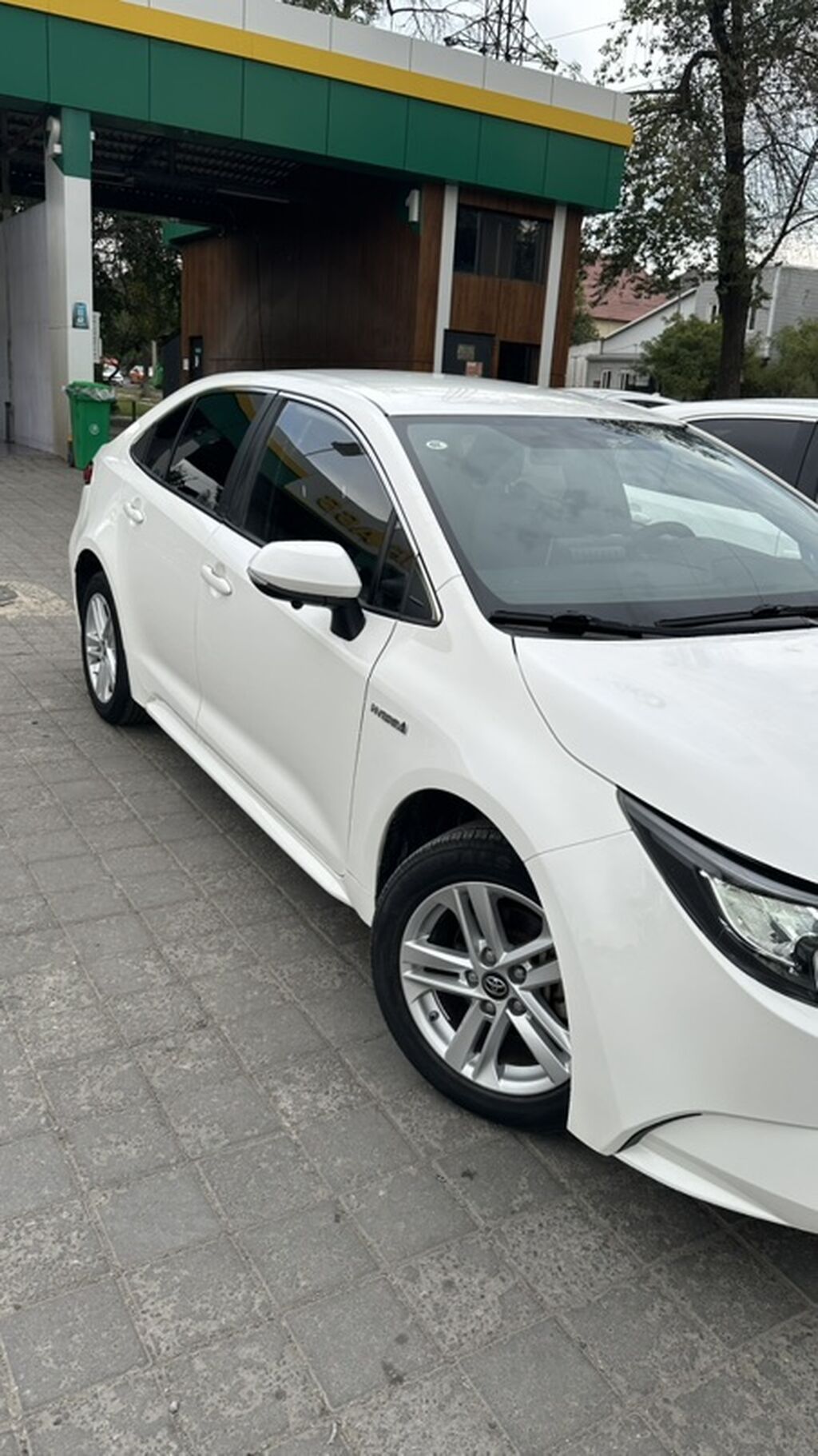 Toyota Corolla: 2021 г., 1.8 л, Автомат, Гибрид, Седан: фото 3