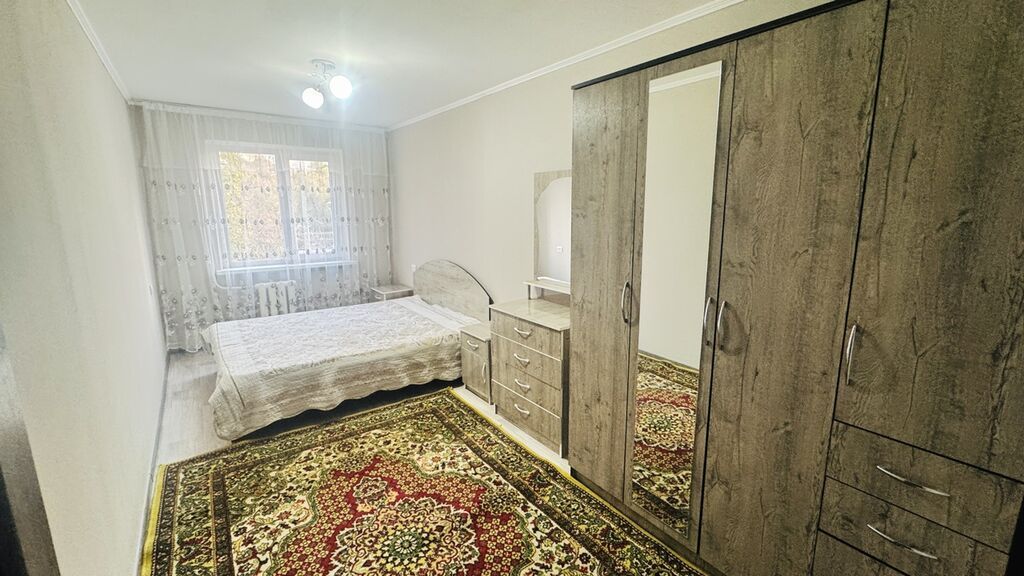 Сдаётся светлая 3 комнатная квартира с раздельными комнатами. 6 мкр: фото 2