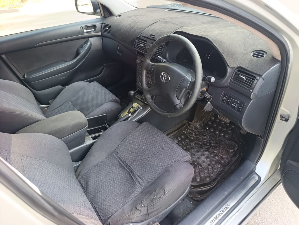 Toyota Avensis: 2003 г., 2 л, Автомат, Бензин, Универсал: фото 8
