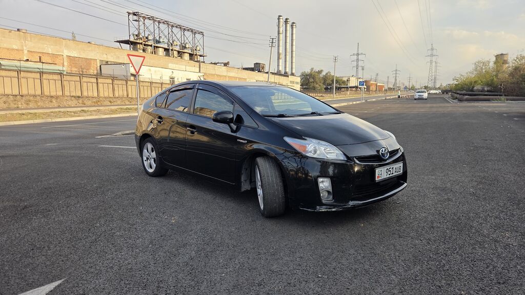 Toyota Prius: 2011 г., 1.8 л, Вариатор, Гибрид, Лифтбек: фото 3