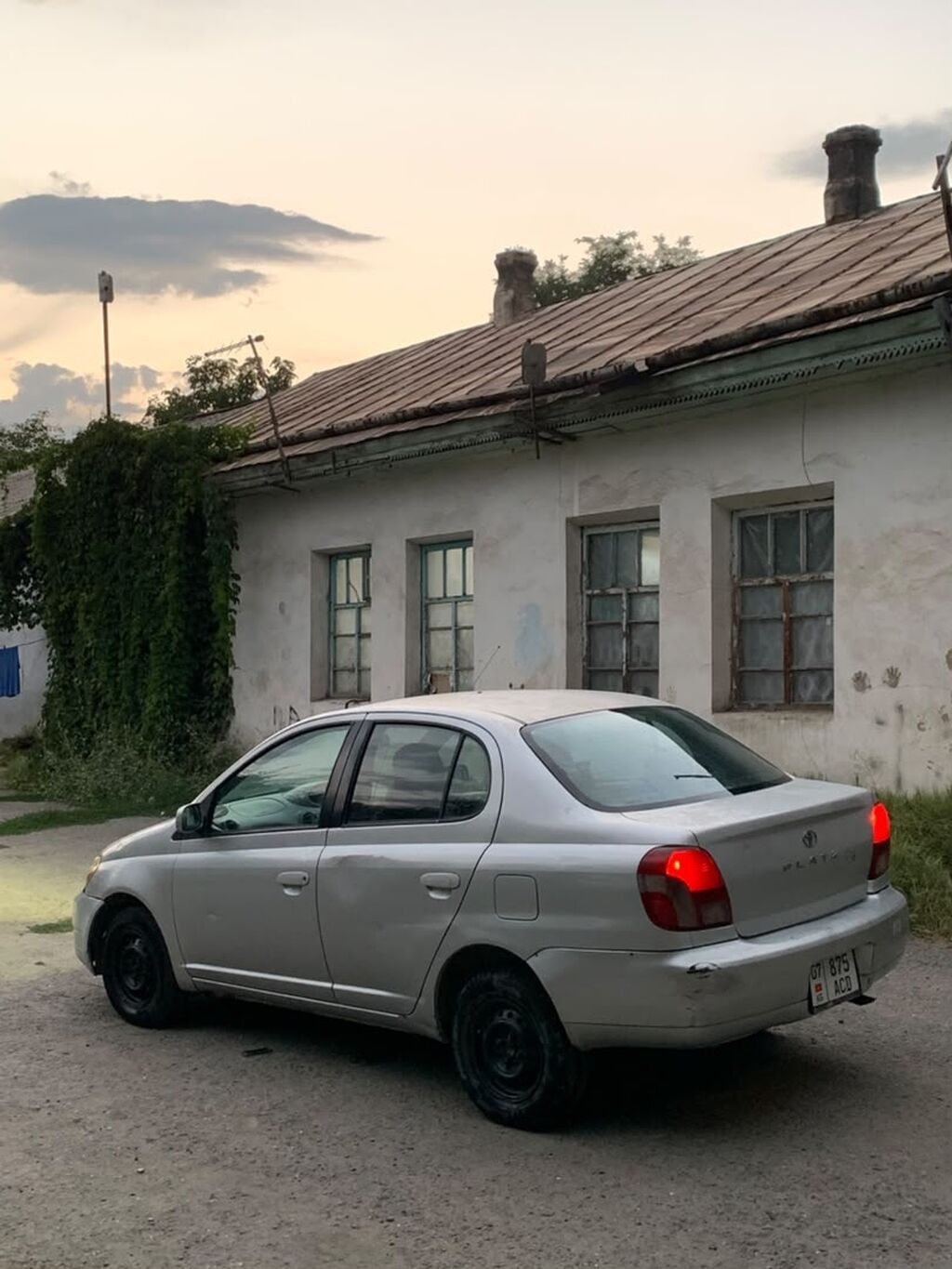 Toyota Platz: 1999 г., 1 л, Автомат, Бензин, Седан: фото 3