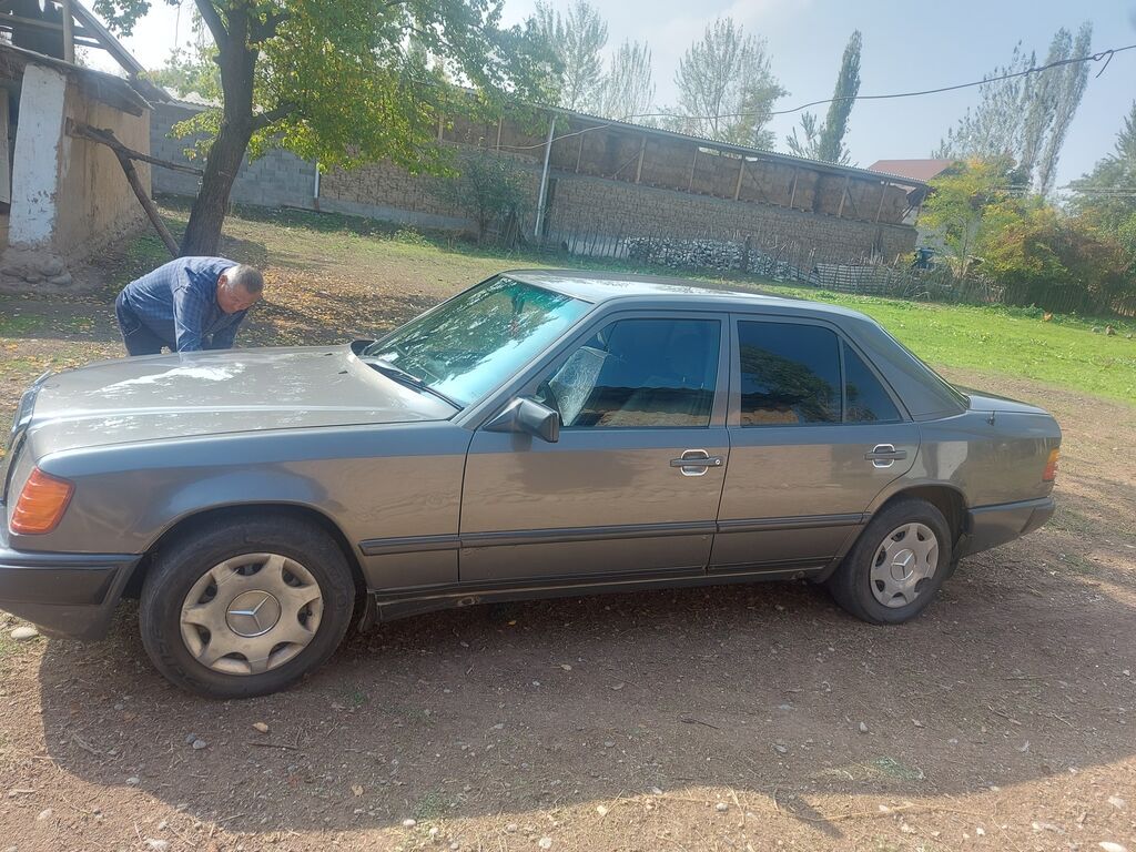 Mercedes-Benz W124: 1987 г., 2.3 л, Механика, Бензин, Седан: фото 2
