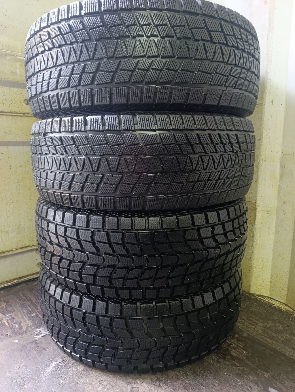 Шины 265 / 60 / R 18, Зима, Новый, Комплект, Внедорожные (АТ/МТ), Япония, Dunlop: фото 1