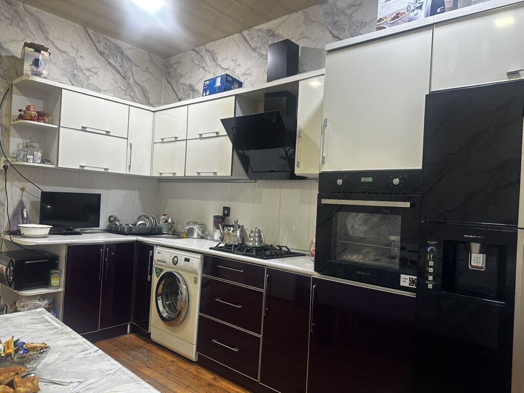 7 otaqlı, 220 kv. m, Yeni təmirli