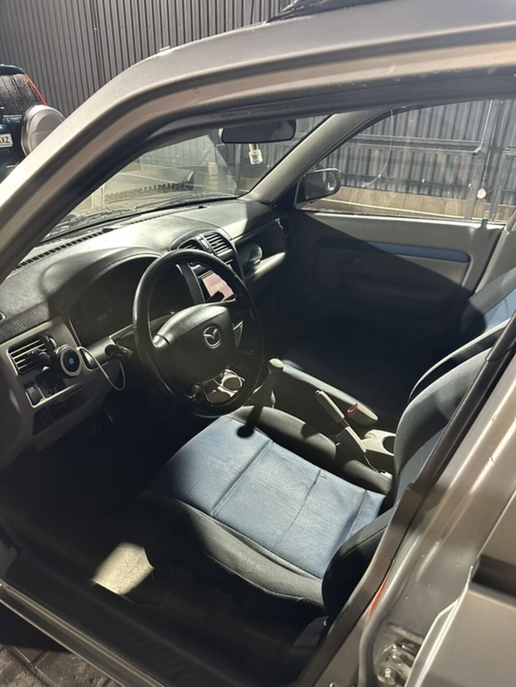 Mazda Demio: 2002 г., 1.5 л, Механика, Бензин, Хэтчбэк: фото 8