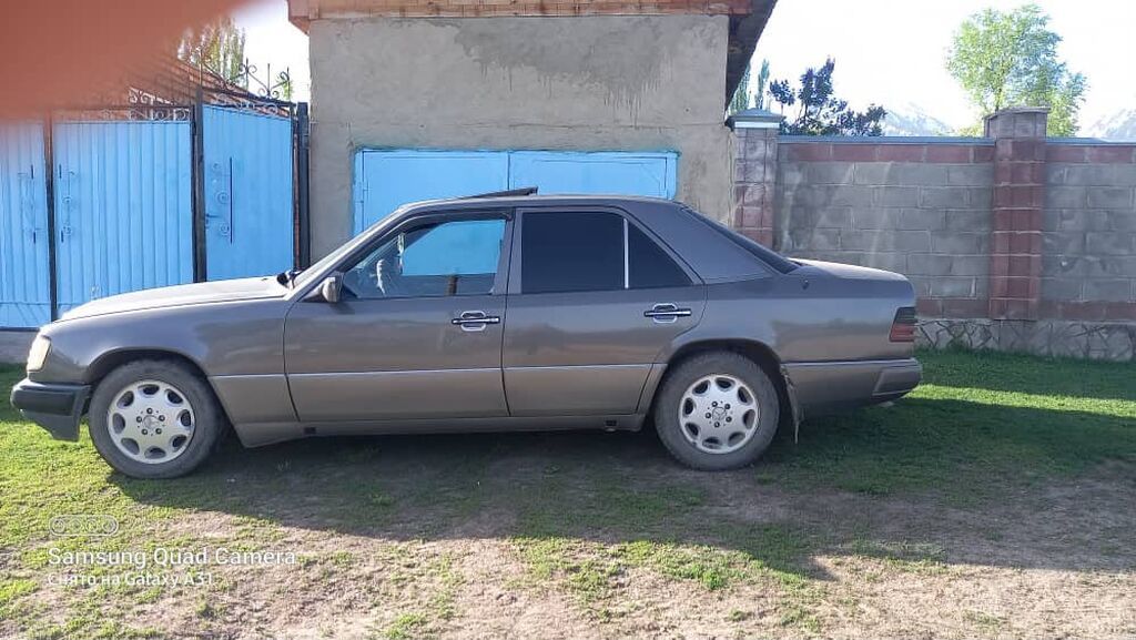 Mercedes-Benz W124: 1990 г., 3 л, Седан: фото 2
