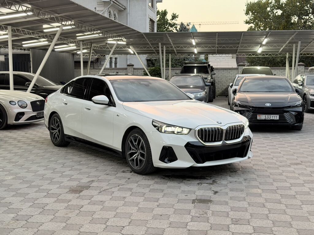 BMW 5 series: 2023 г., 2 л, Автомат, Бензин, Седан: фото 1