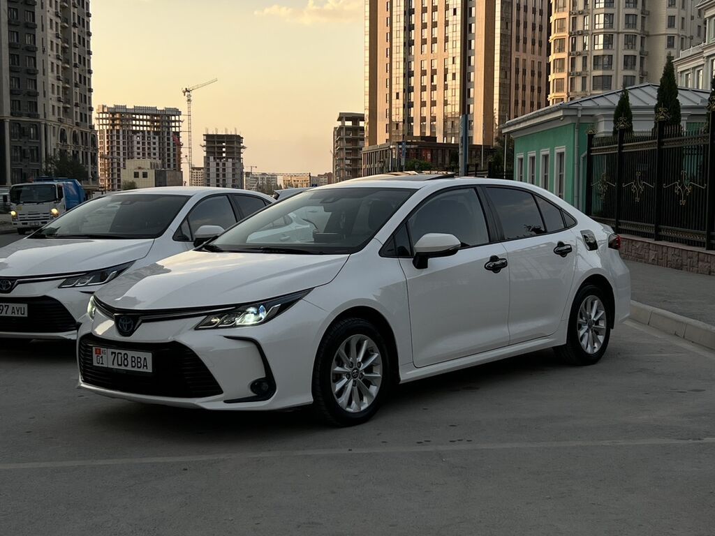 Toyota Corolla: 2021 г., 1.8 л, Вариатор, Гибрид, Седан: фото 7