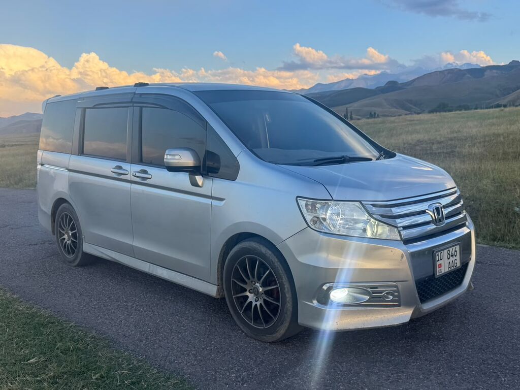 Honda Stepwgn: 2010 г., 2 л, Автомат, Бензин, Минивэн: фото 5