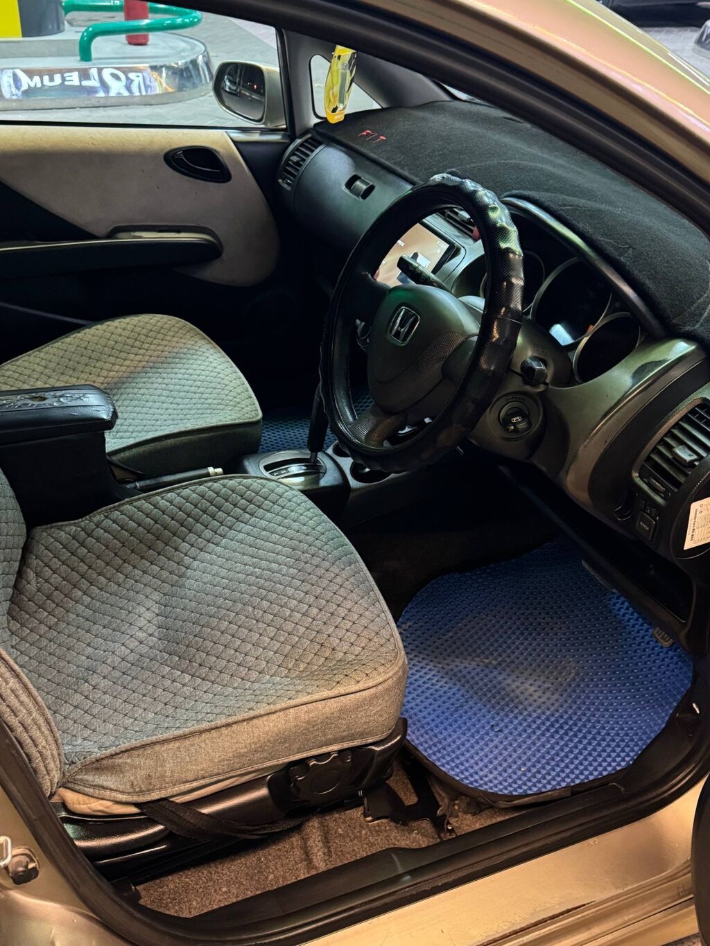 Honda Fit: 2004 г., 1.3 л, Автомат, Бензин, Хэтчбэк: фото 4