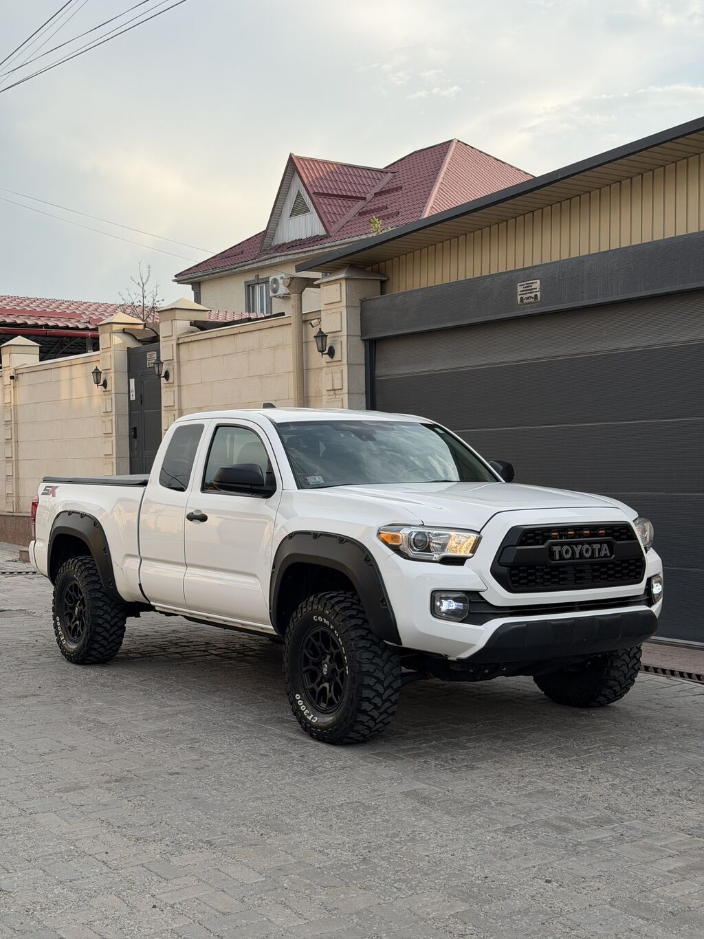 Toyota Tacoma: 2020 г., 2.7 л, Автомат, Бензин, Пикап — фото 1
