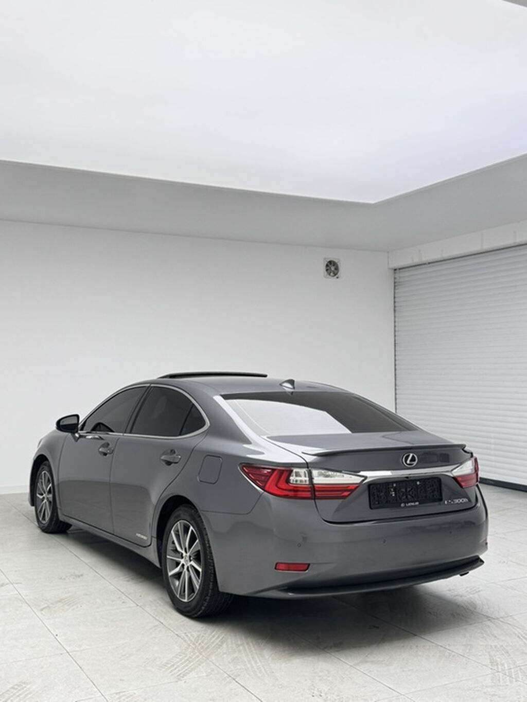 Lexus ES: 2017 г., 2.5 л, Автомат, Гибрид, Седан: фото 4