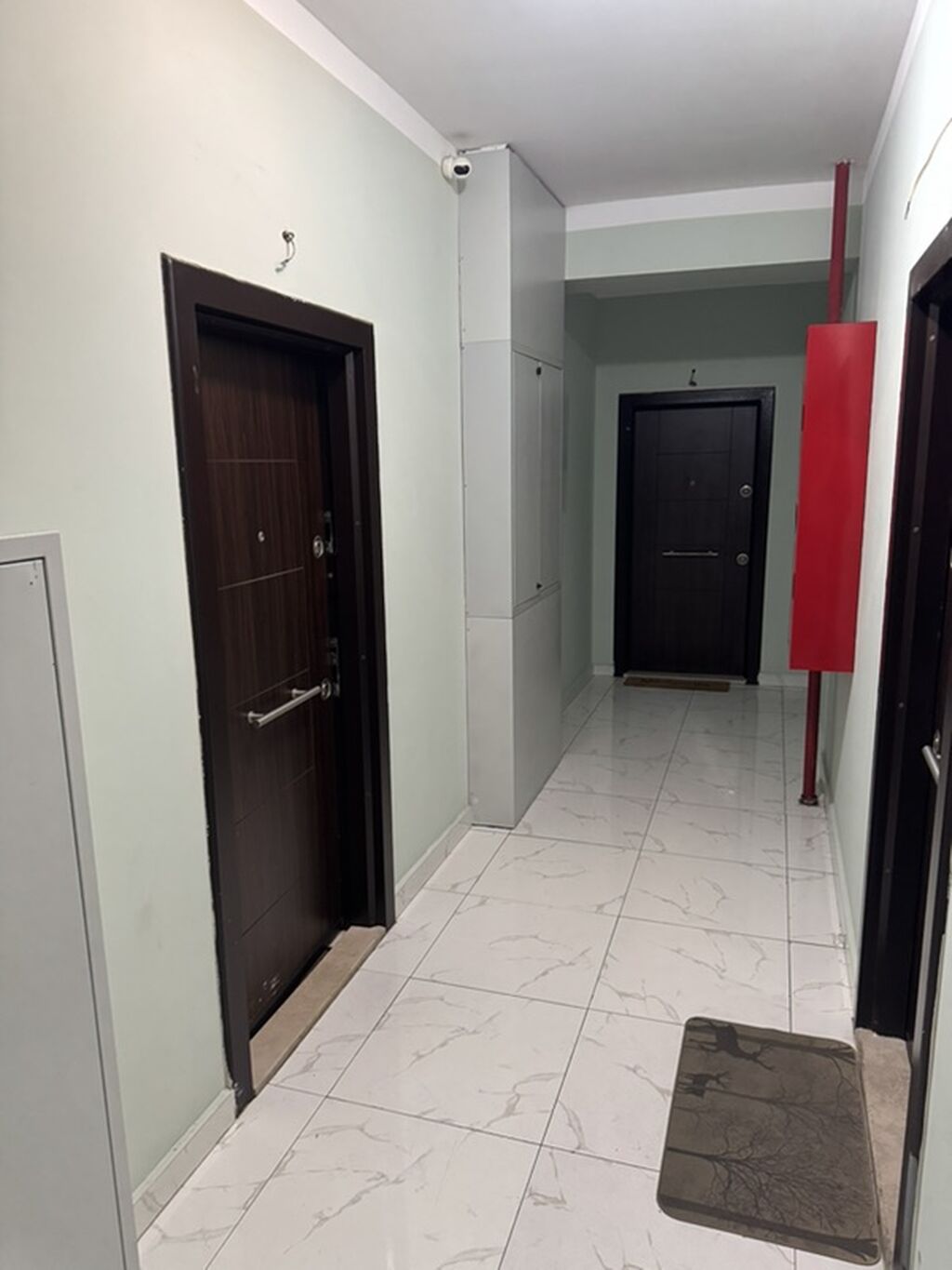 Makler deiləm öz evimdir. 20 Yanvar metrosuna cəmi 5 dəqiqəlik piyada