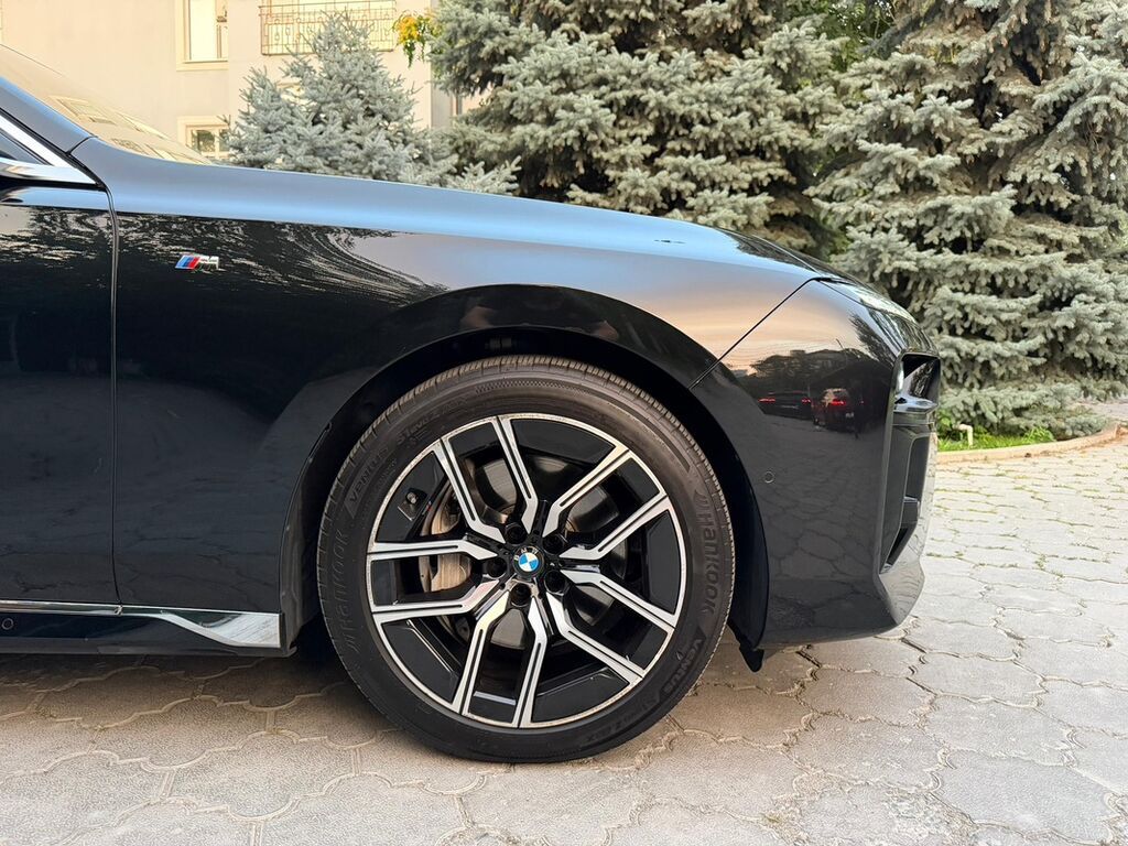 BMW 7 series: 2023 г., 3 л, Автомат, Бензин, Седан: фото 5