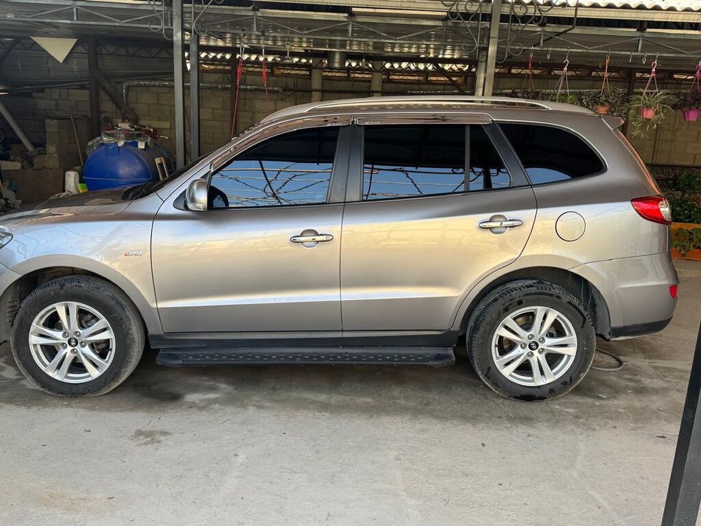 Hyundai Santa Fe: 2010 г., 2 л, Автомат, Дизель, Кроссовер: фото 3