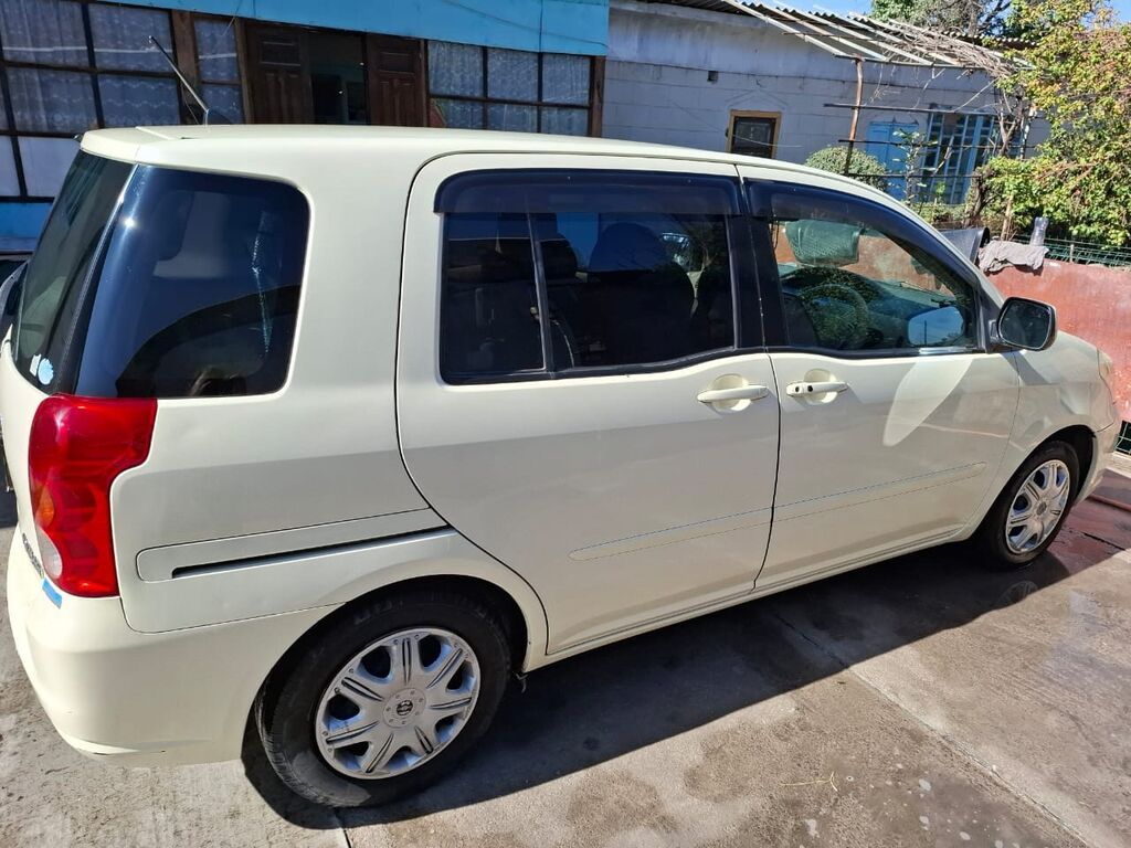 Toyota Raum: 2004 г., 1.5 л, Автомат, Бензин, Универсал: фото 3