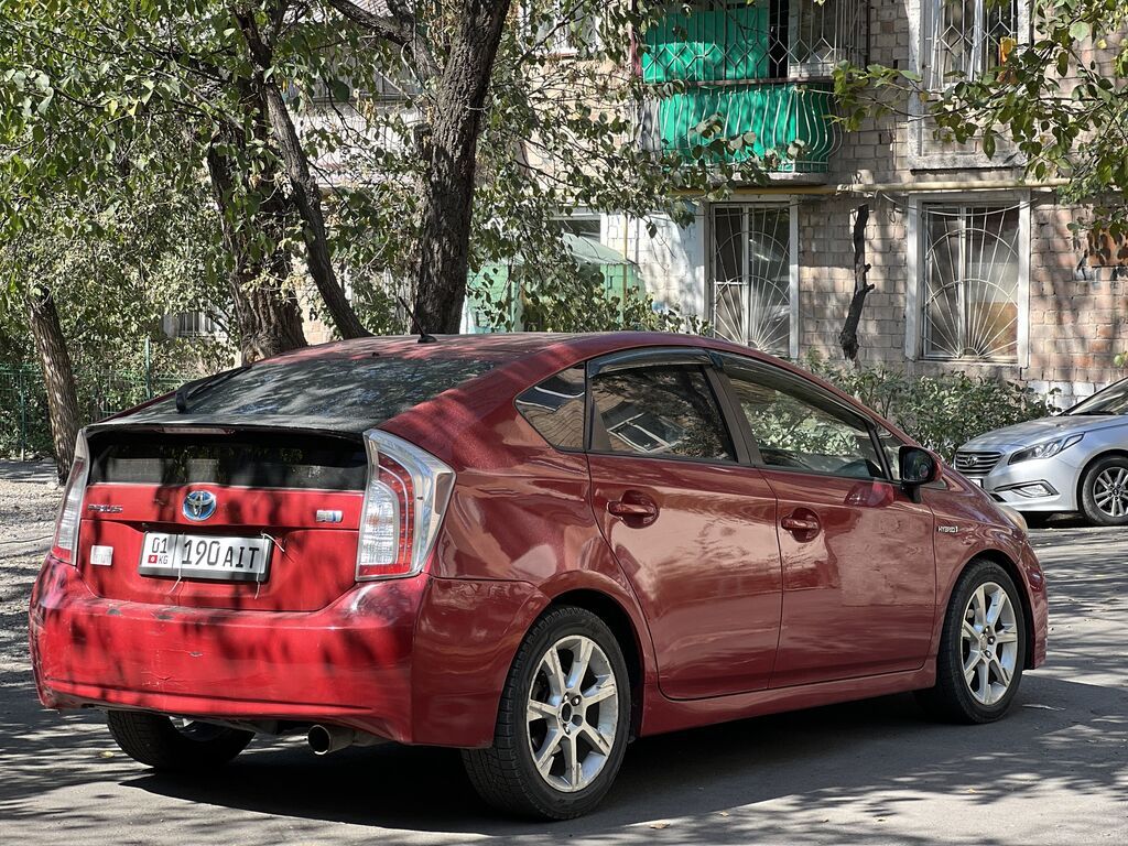 Toyota Prius: 2014 г., 1.8 л, Вариатор, Гибрид, Хэтчбэк: фото 6