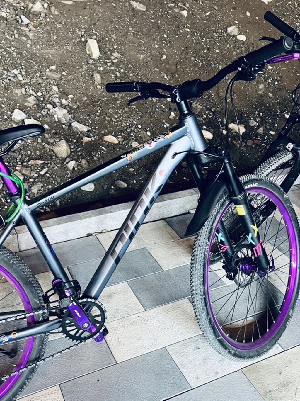 Горный велосипед 27.5" с ярким кастомным оформлением - Рама: фото 3